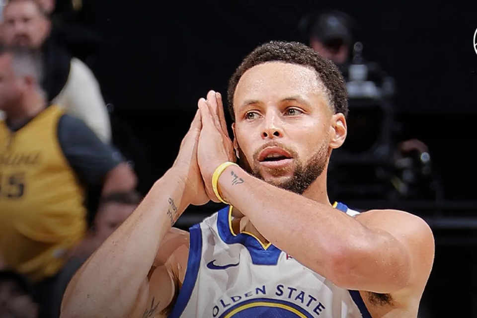 队友德雷蒙德格林多次伤人的行为,也是让球迷媒体质疑斯蒂芬库里的