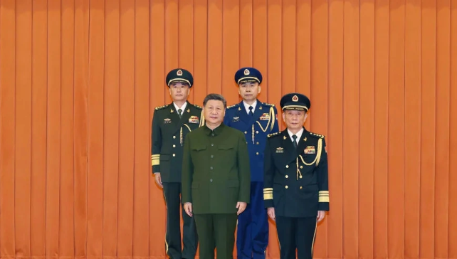 中央军委举行晋升上将军衔仪式