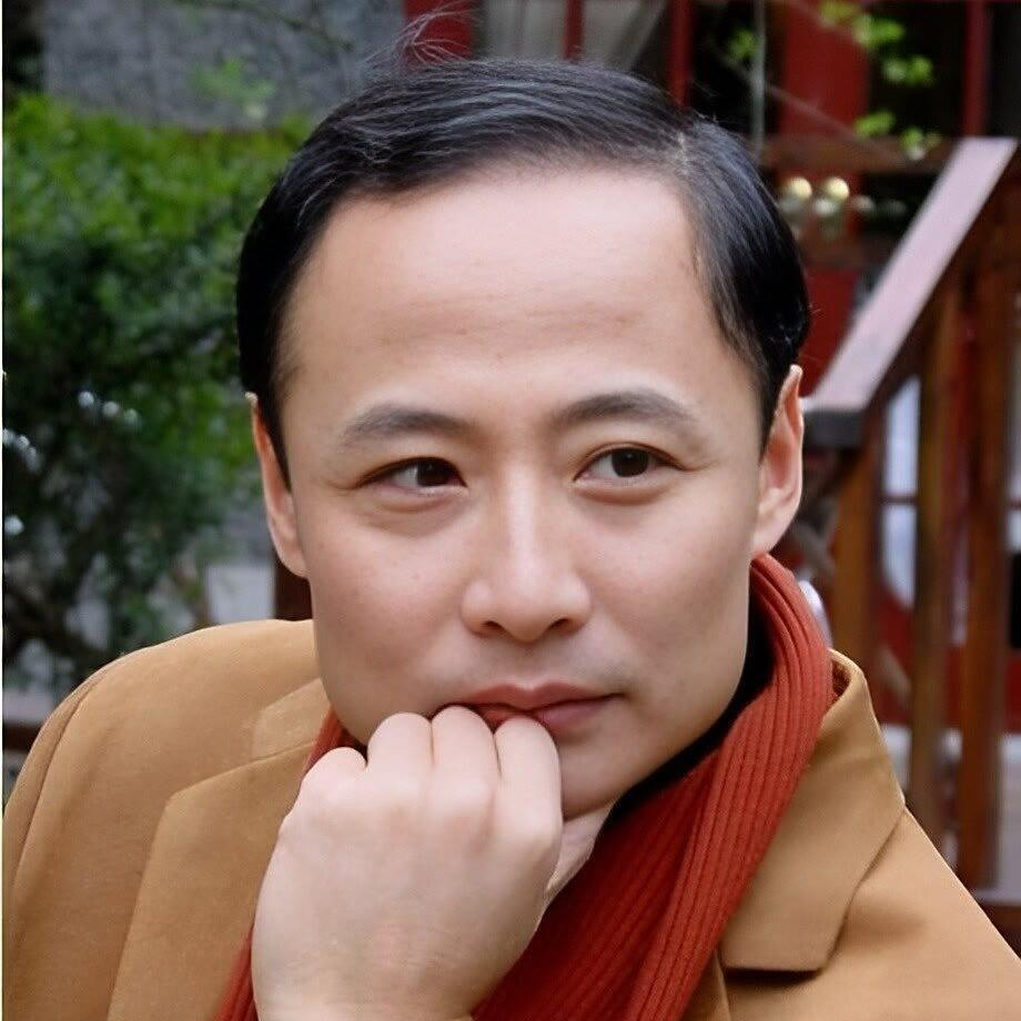 周野芒现状:69岁仍演戏,和奚美娟离婚后,与二婚妻子生活低调