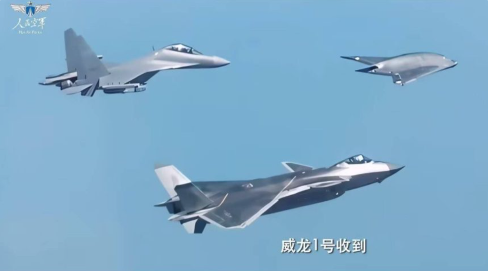 攻击11现已部署：全球首款服役的无人攻击机，能与歼20等混编作战_腾讯新闻