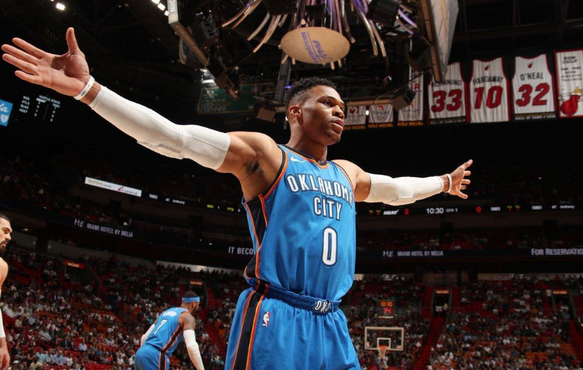 美媒评nba中30支球队的队史第一人:库里勇士队魂,詹姆斯当之无愧