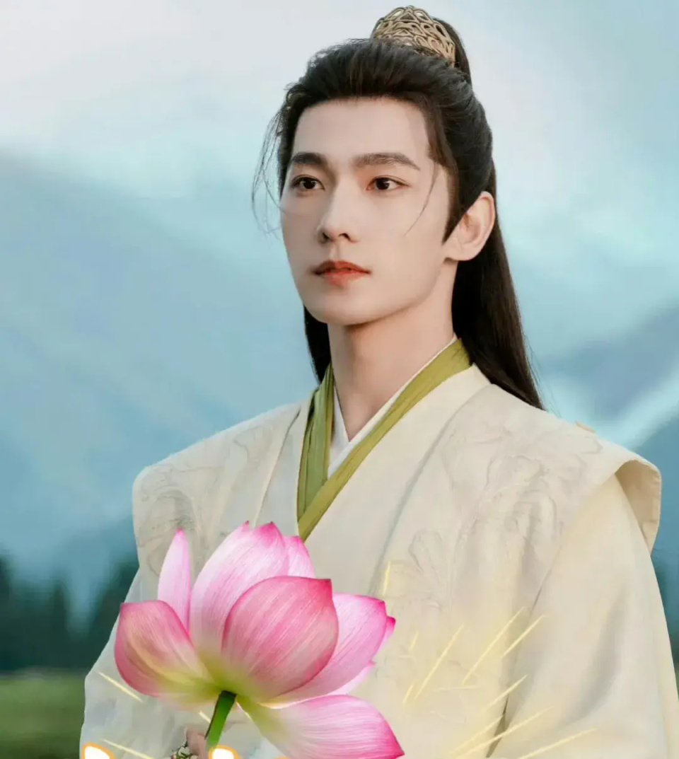 杨洋拄拐现身医院!行动笨拙,疑似旧伤复发,多年拍戏受了很多伤