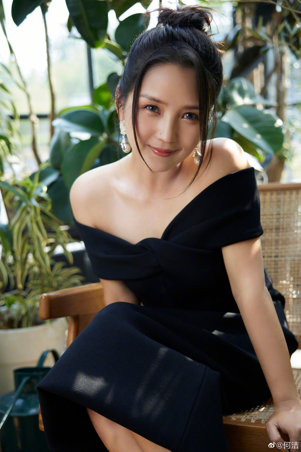 何洁参加活动瘦出锁骨,红毯生图又瘦又美,晒写真笑言只修了一点_腾讯