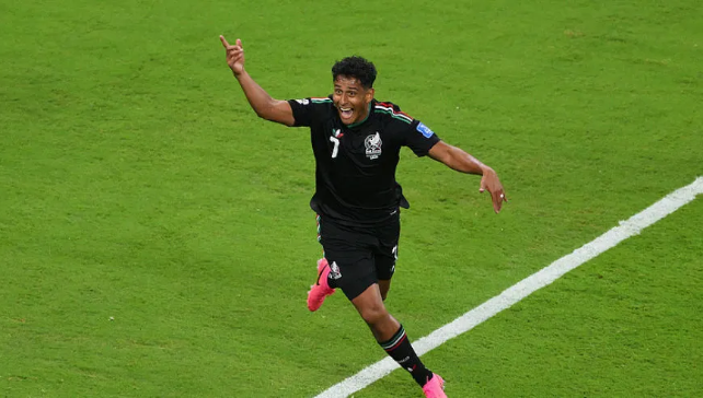 世界杯：墨西哥1-0韩国提前出线 门将巨大失误，孙兴慜0射被换