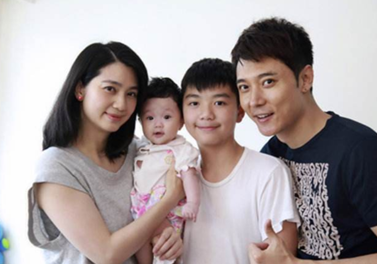 洪欣儿子懒理妈妈继父离婚!