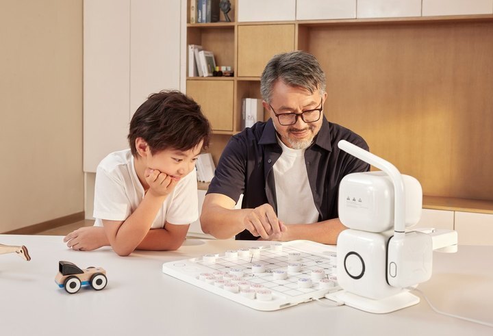 ai机器人引发行业热议商汤科技元萝卜率先深入家庭场景