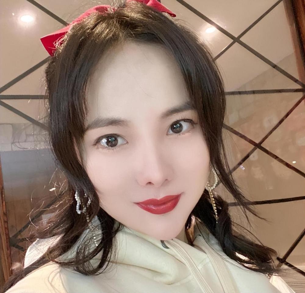 影星干露露近况曝光,疑似已经隐婚生子,跟张馨予选择了不同的路!