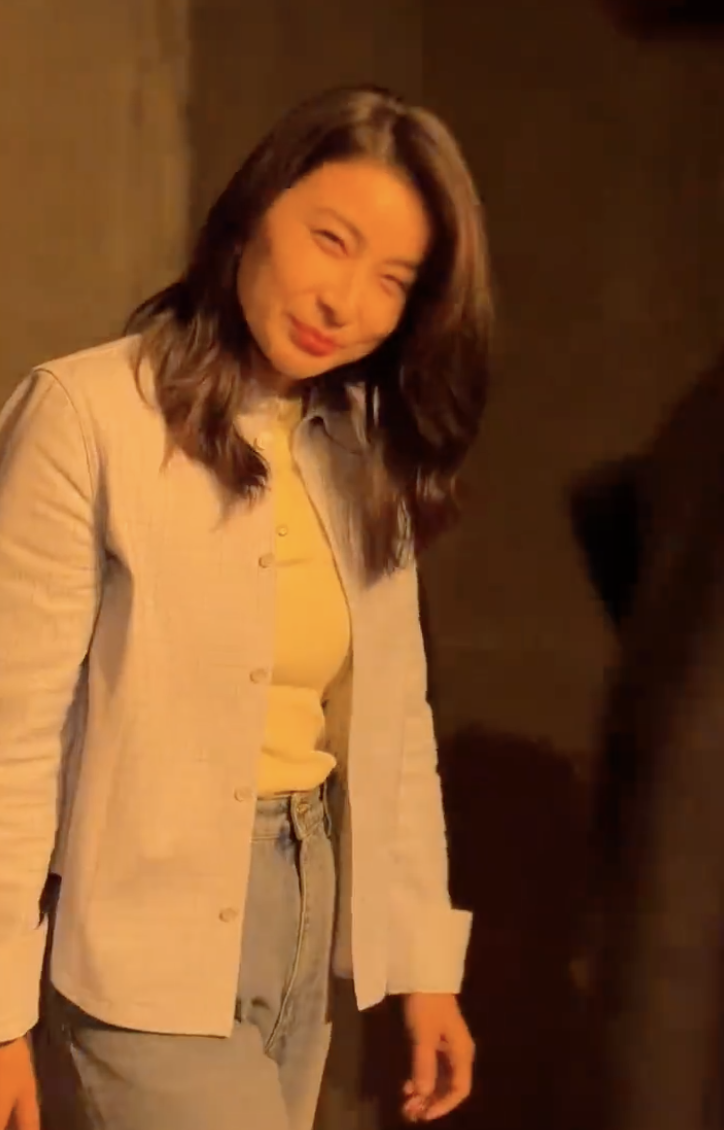 42岁郭晶晶亮相米兰时装周,优雅大气不摆高架子,用英文侃侃而谈_腾讯