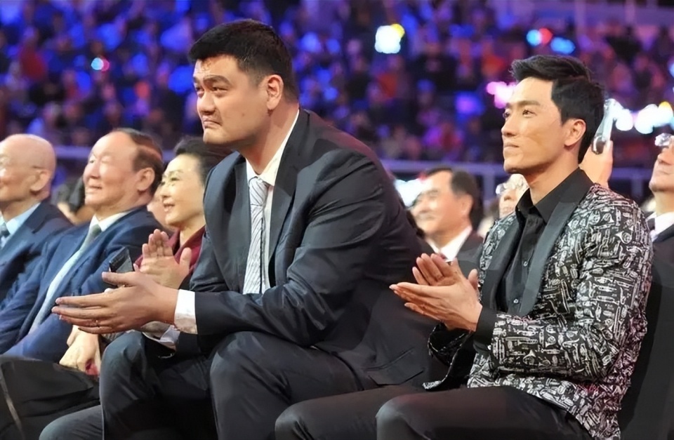 太离谱中乙联赛闹出尴尬笑话姚明刘翔苏炳添联手执法比赛