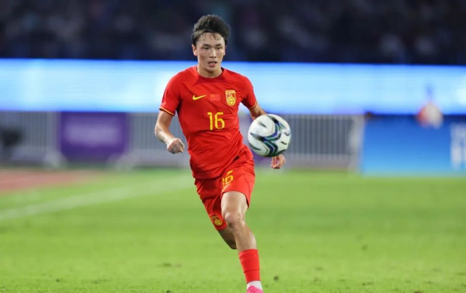 国足右后卫告急,伊万仍无视中超3大名将!补招国安32岁伤号