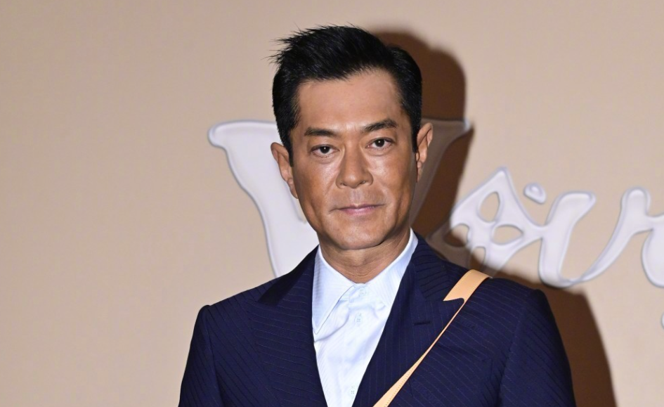 香港这一夜68岁周润发和53岁古天乐同框展现了自然衰老的魅力