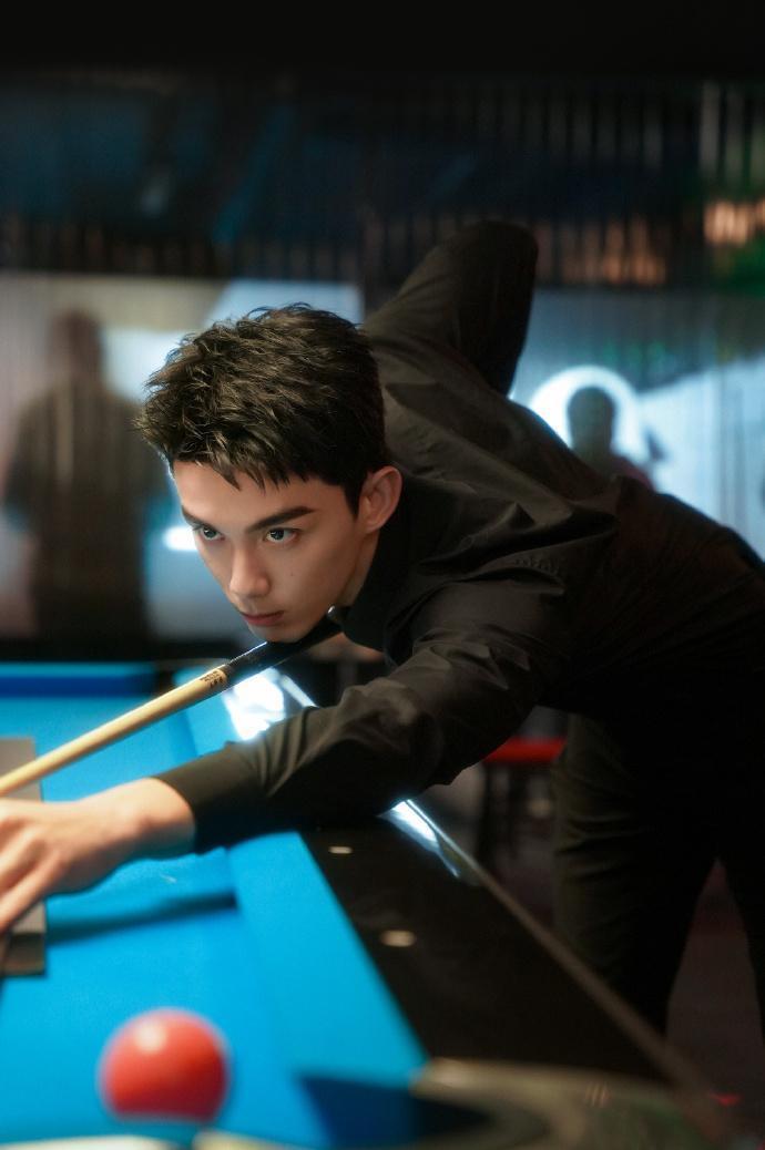 同样演为女生撩头发吴磊和檀健次对比差别就出来了