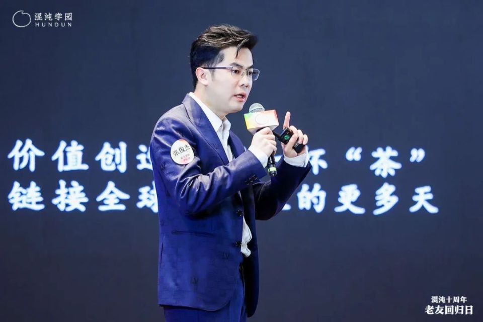 创始人张俊杰亲述：一个月开300家门店，霸王茶姬爆发式发展的背后_腾讯新闻