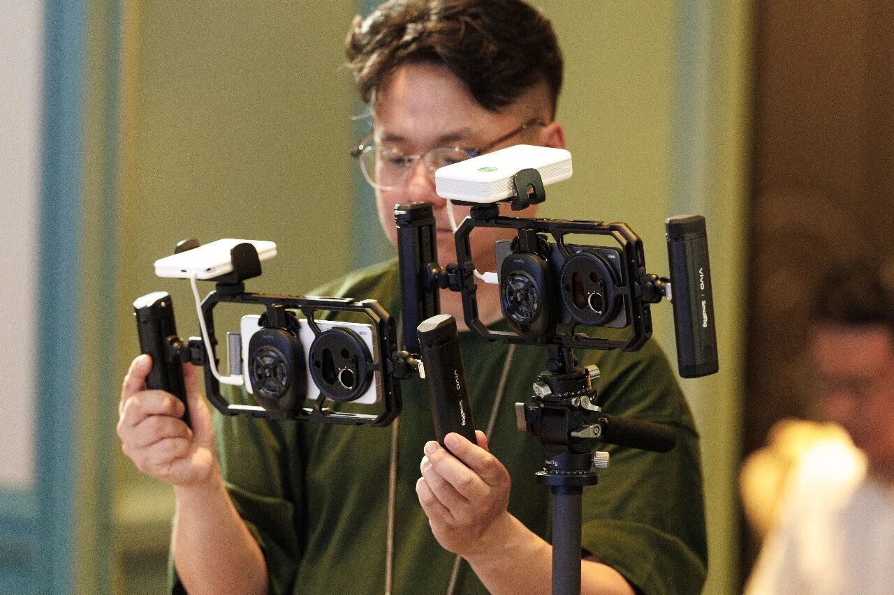 大模型狂熱兩年後，vivo 決定幫 AI 走出“暗室” - 