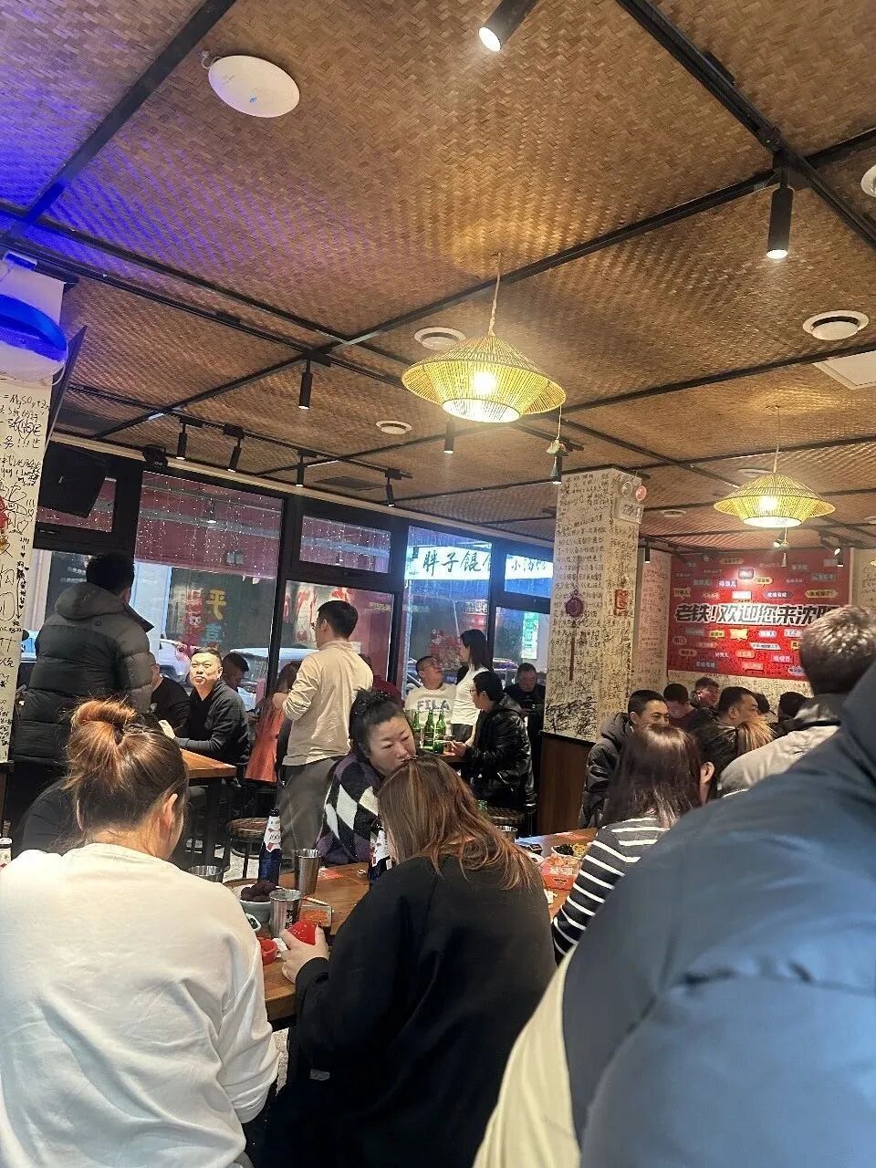 东北的馄饨酒馆，承载了中年人无处安放的情欲_腾讯新闻