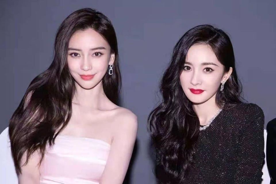 为刘诗诗庆生,同张小斐聚餐,却跟杨颖避嫌,杨幂的真实引争议