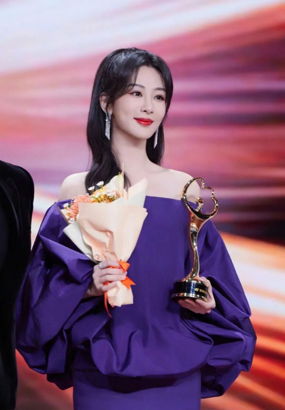 微博之夜:《繁花》主角亮相,杨紫3获微博女王,张颂文高叶获奖