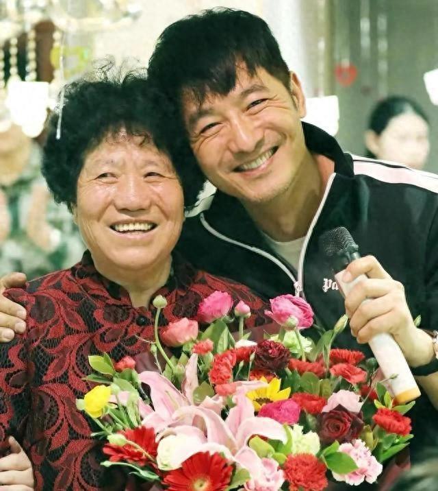 郭晓东:放心不下老母亲,腊月26一家三口回山东农村老家陪娘过年_腾讯