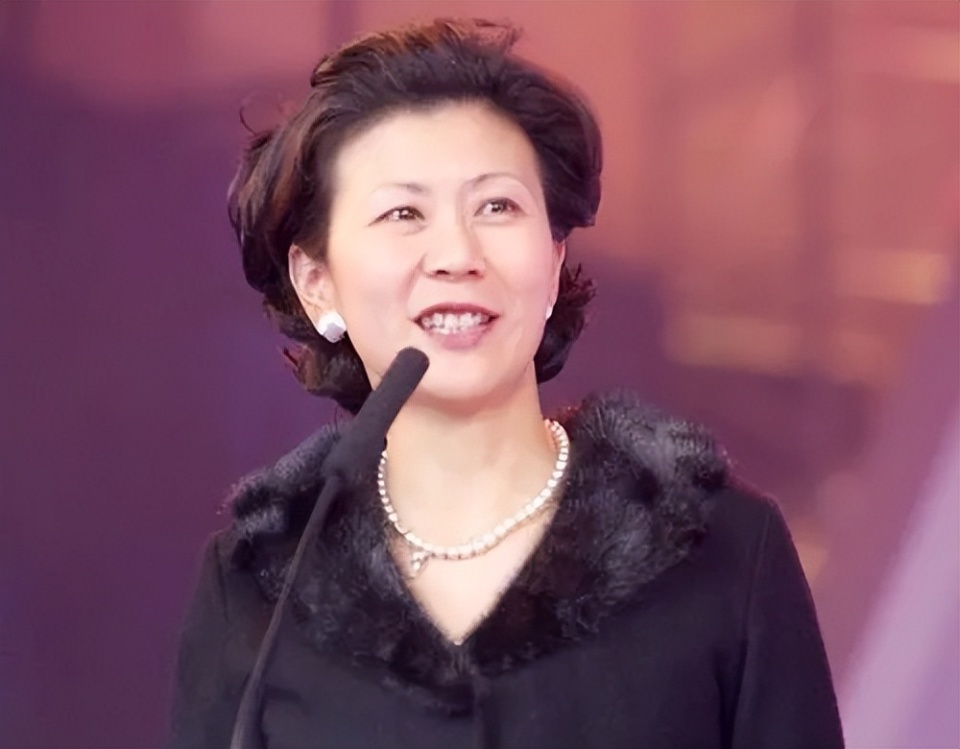 周凯旋首进香港富豪榜,坐拥23亿美元_腾讯新闻