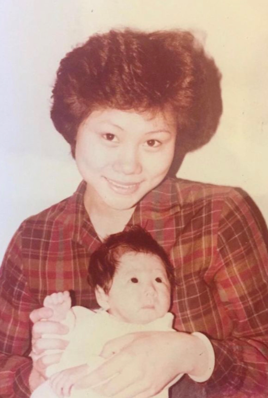 黄家驹,黄家强与父母合影.