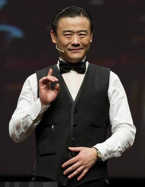 从"红遍全国"到后来"逃窜美国",周立波最终获得了应有的下场_腾讯新闻