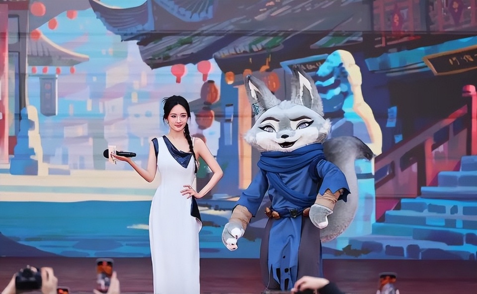 它很像《疯狂动物城》里的兔子朱迪,又有点狐狸尼克的感觉.