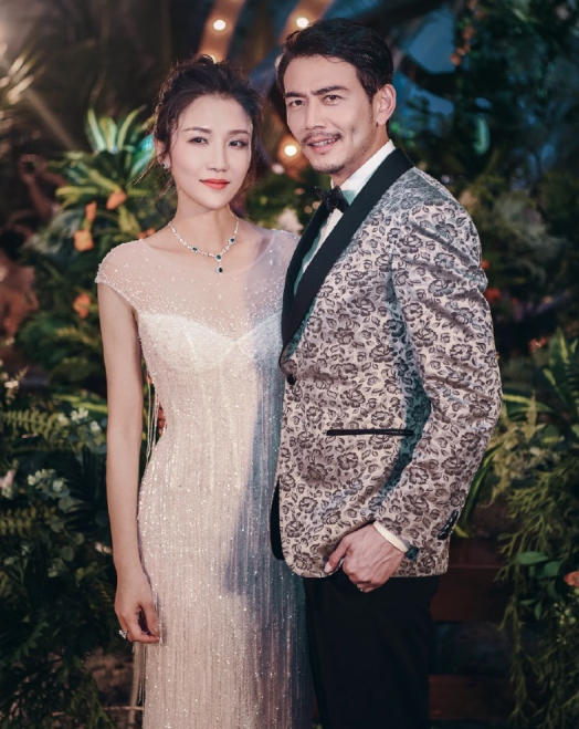 杨烁老婆晒带娃日常,11岁儿子罕露脸愈发帅气,暴风抽高长腿瞩目_腾讯