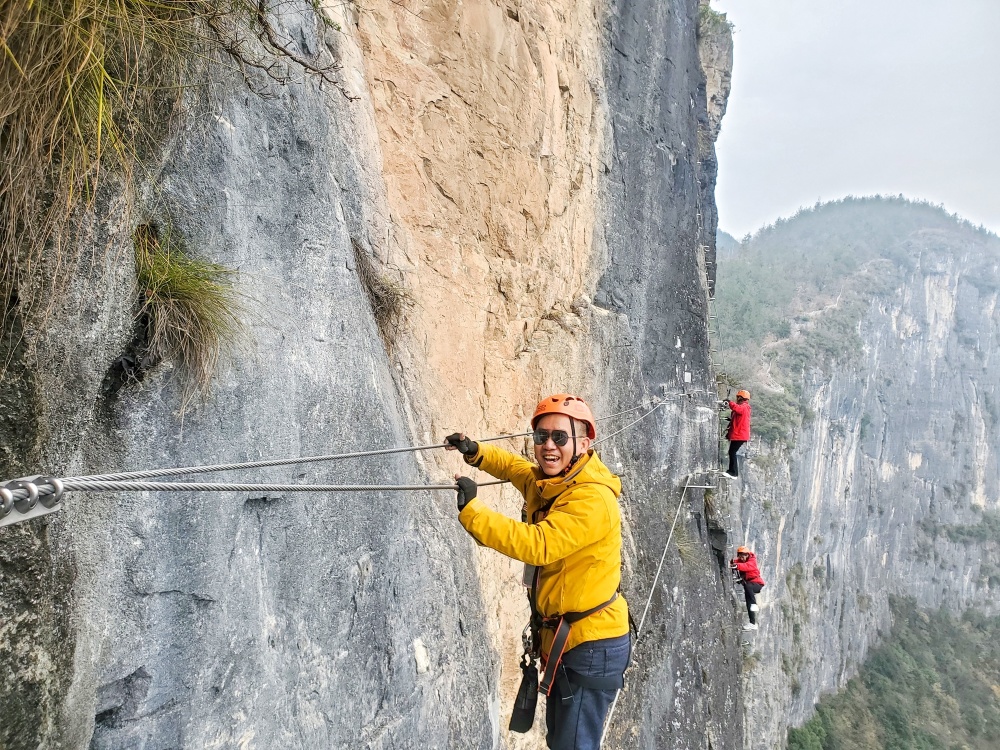 亚洲最高的悬崖飞拉达,每一步都"惊心动魄",就在湖北恩施_腾讯新闻