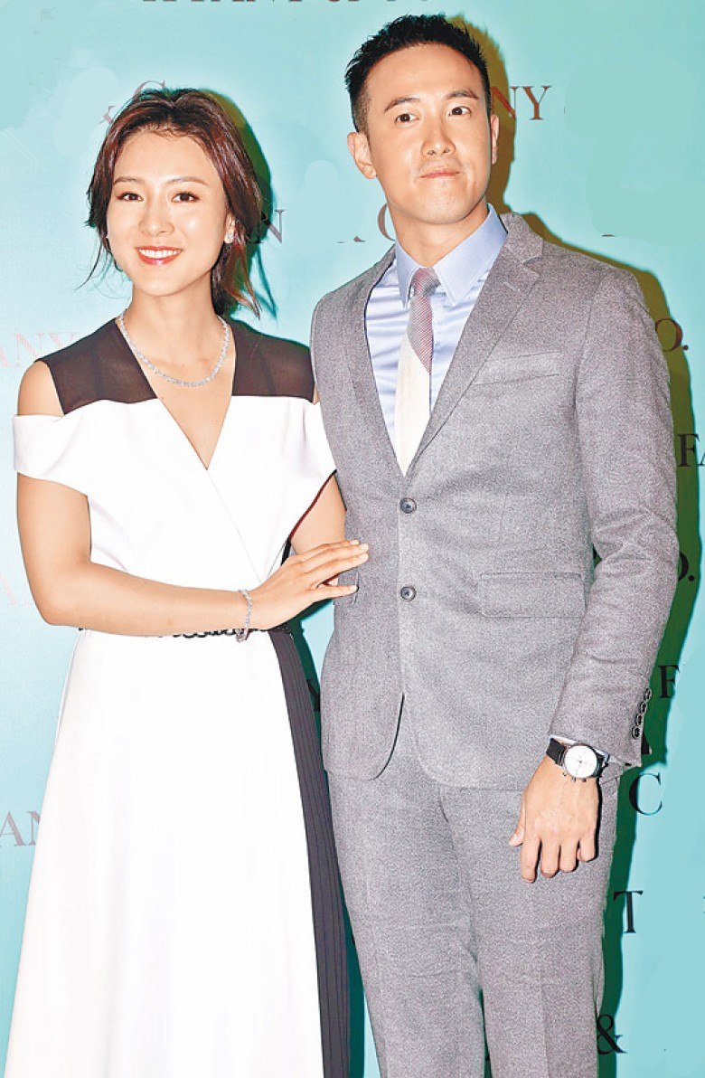 因此,在曾国祥的工作结束后,两人出国补度蜜月了.