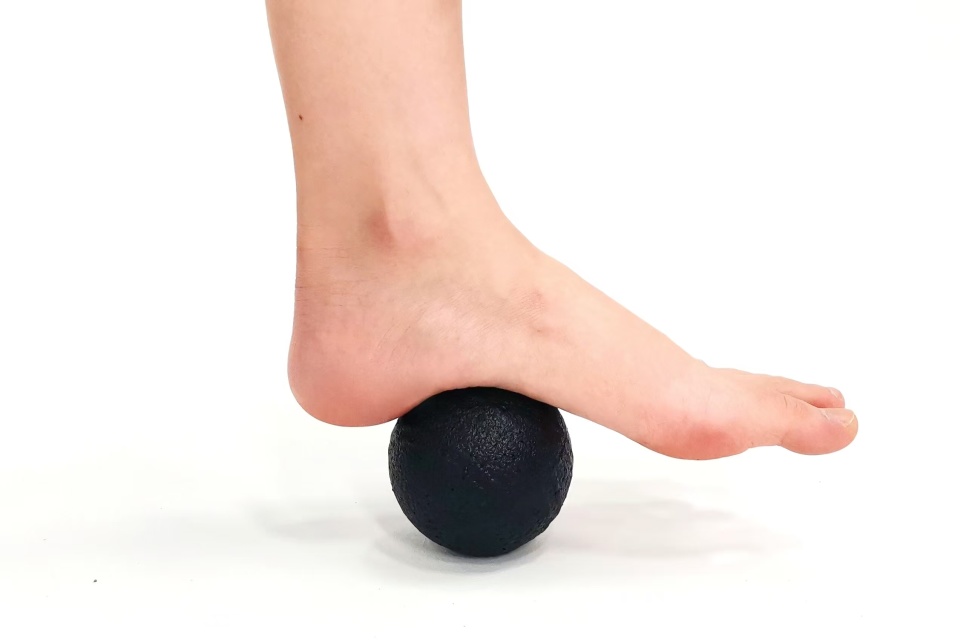 什么是加用治疗起床第一步脚后跟刺痛？大概率是足底筋膜炎！一文教你自查与自救_https://www.jmylbn.com_新闻资讯_第8张