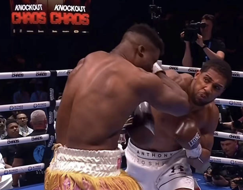 太惨了铁血两回合倒地三次惨遭约书亚ko赛后吸氧富里疯狂鼓掌