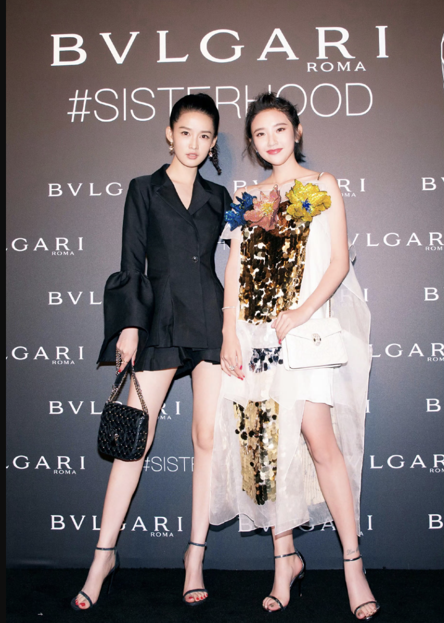 33岁李沁,36岁唐艺昕合照:相差三岁,风格气质却截然不同