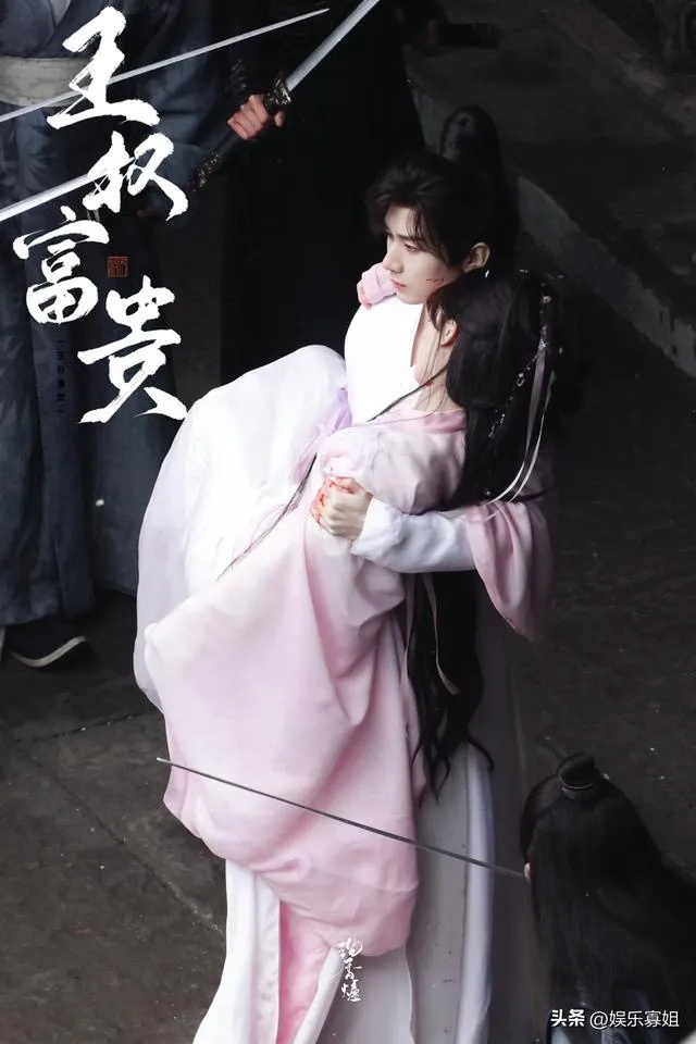 成毅不愧是吐血专业户,《狐妖小红娘王权篇》万箭穿心路透,看起来又