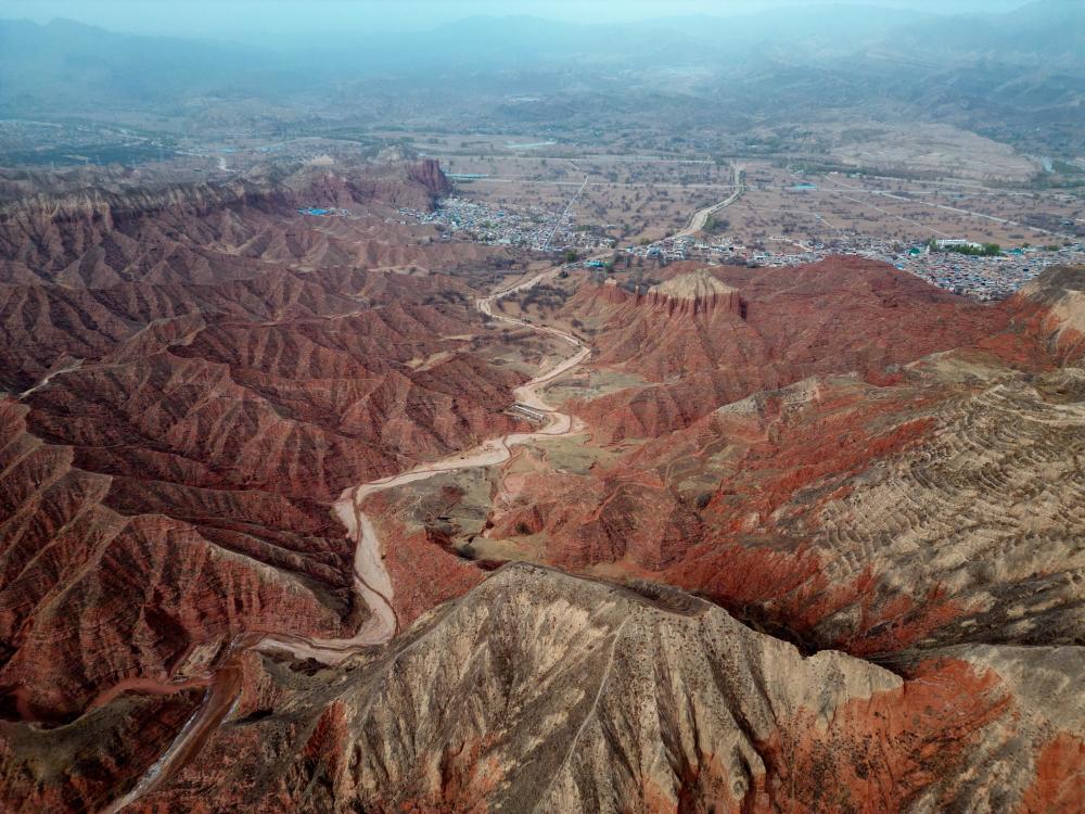大美东乡,魅力唐汪:丹霞叫板科罗拉多,杏花古村穿越千年过往_腾讯新闻