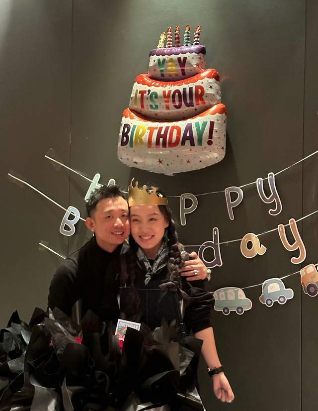 gai的儿子都这么大了,越长越像妈!