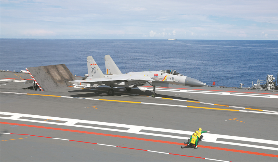 山东舰和辽宁舰的舰载机编队中,可没有a-6这种小家伙,且山东