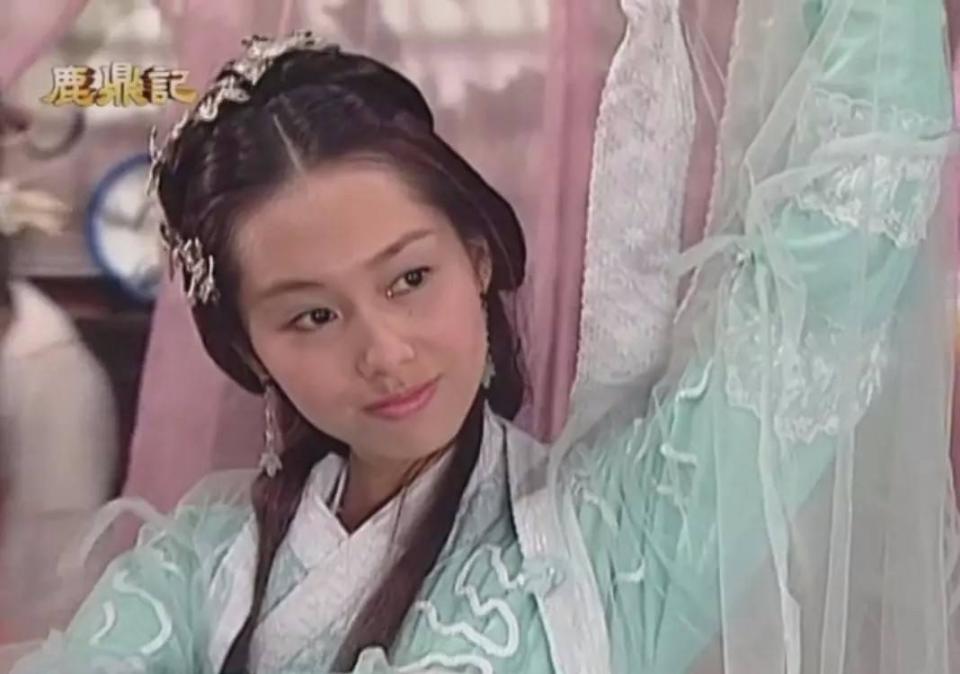 《鹿鼎记》里面梁小冰的陈圆圆,妆容老气不够美艳;《小宝与康熙》里面