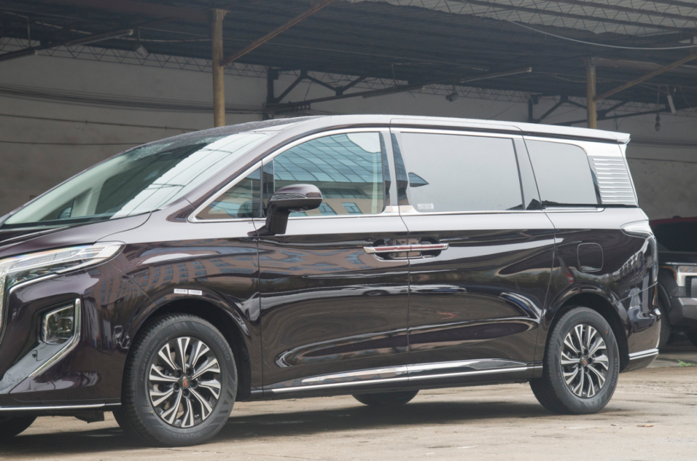 mpv圈子迎来猛将红旗hq9插电混动版预售36万起气场很足