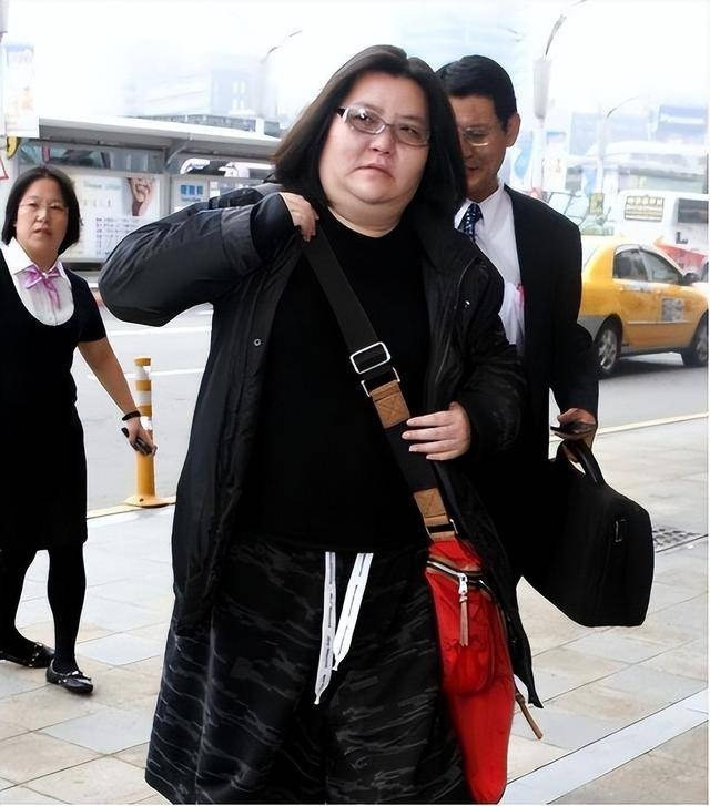 台湾男星陈光前家中死亡多日，无人察觉已发臭，王菲前经纪人发声悼念_腾讯新闻