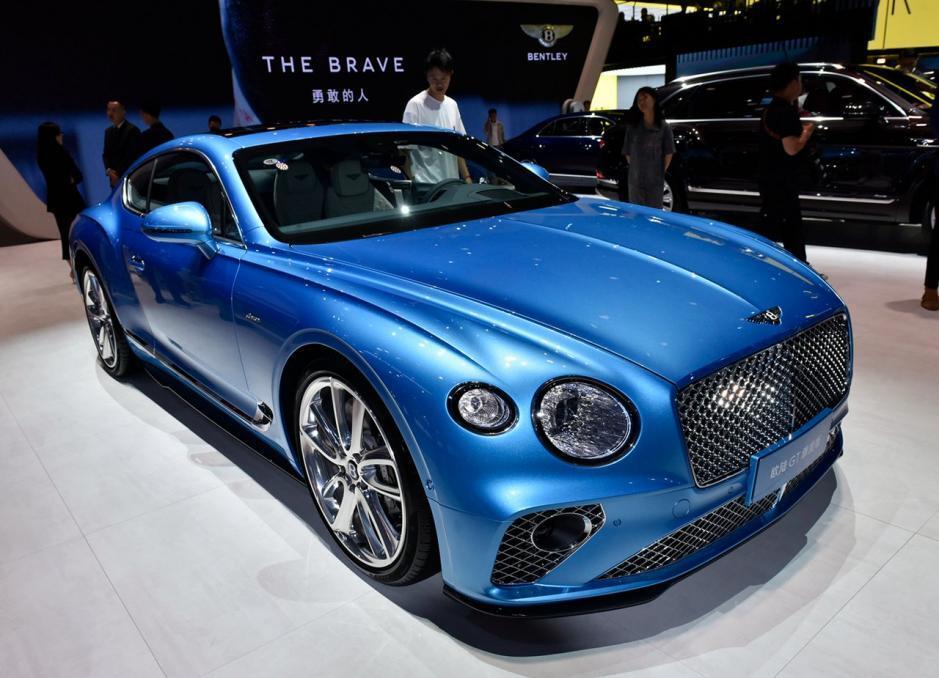 买不起但会一直关注的车型,宾利欧陆gt,一身典藏蓝低调的很夸张-腾讯