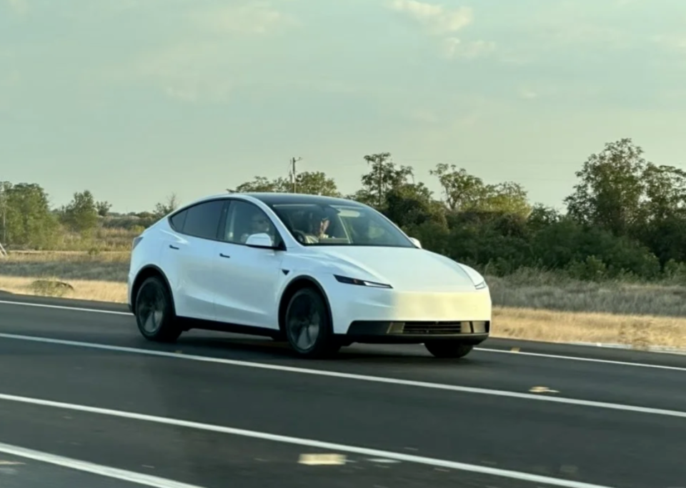 廉价版 Model Y 实车被拍，这外观变化很大啊！_腾讯新闻