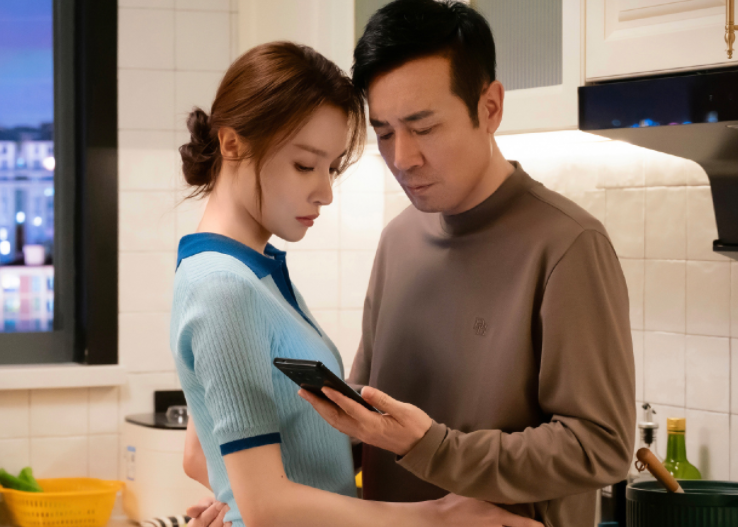 《城中之城》的主演采用青年演员,但这部剧的配角阵容却非常豪华,我们