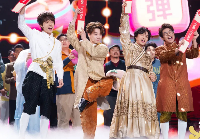 卫视春晚太放飞！央视下场内涵“上春山”，岳云鹏边唱歌边演抢镜_腾讯新闻