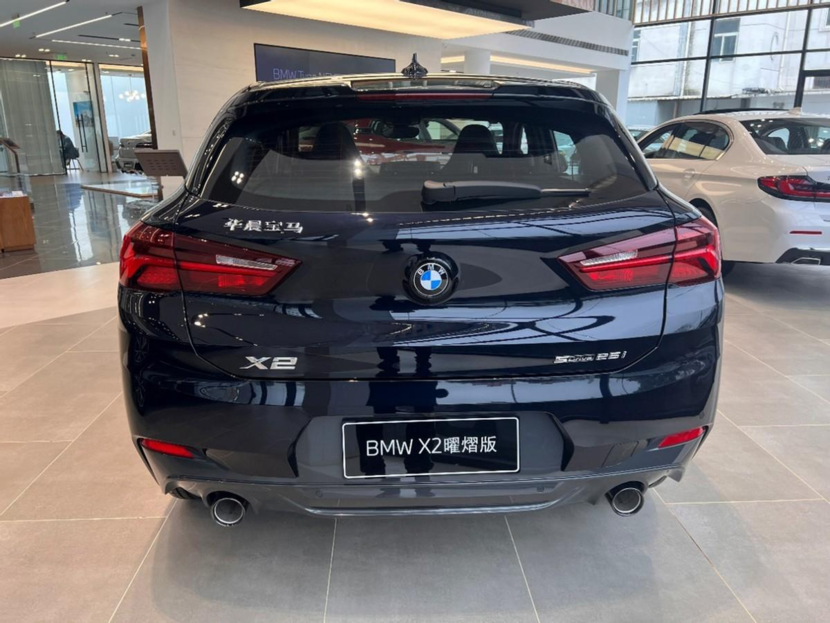年轻人的第一台豪华品牌suv 宝马x2曜熠版到店实拍