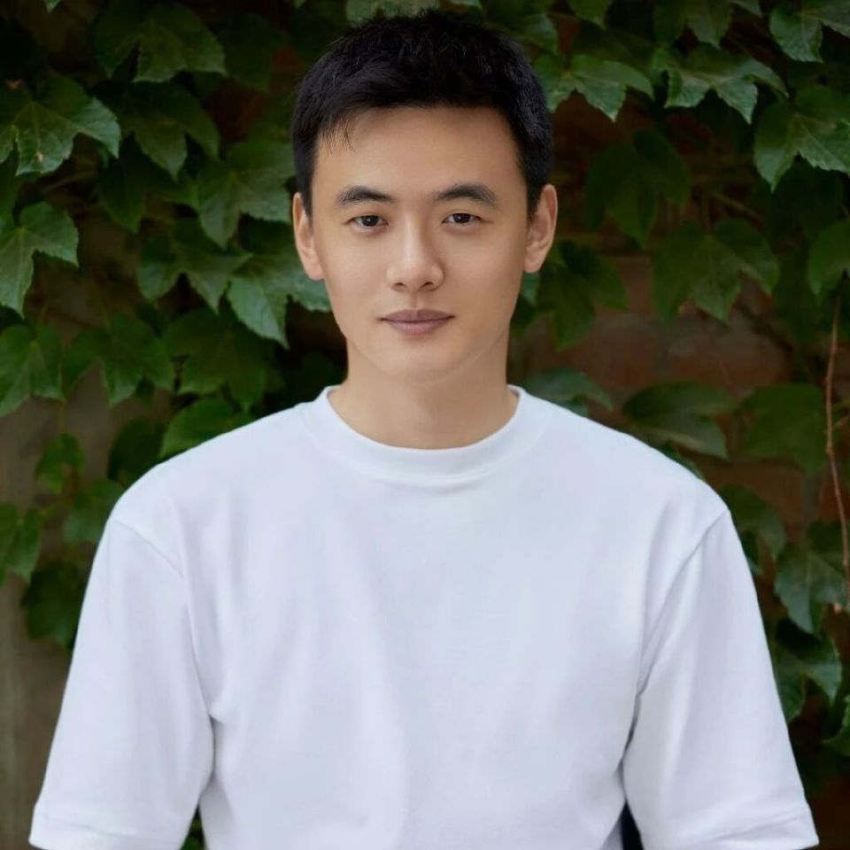 《老舅》尹智玄:演张秘书被骂,曾凭田润生出圈,戏外原来是帅小伙