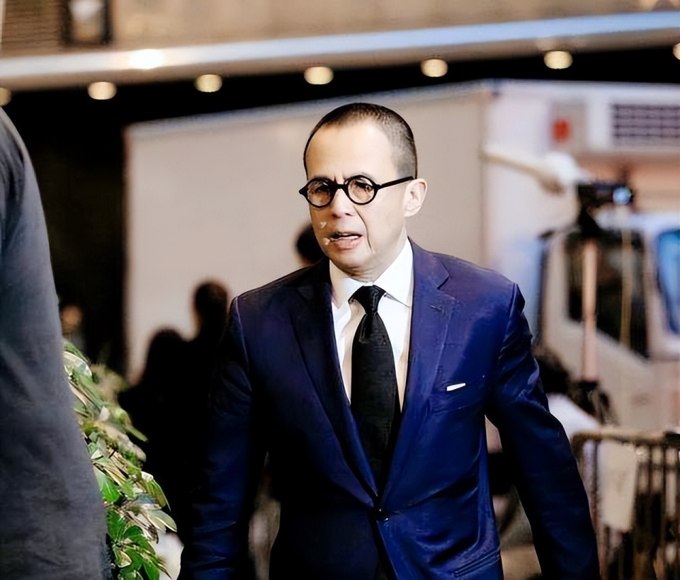 李泽楷打算出售美国资产,该公司管理1570亿美元,目前处于亏损中