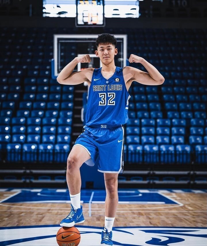 广东队有周琦坐镇,还有2米26的徐昕被重点培养,浙江有2米21的余嘉览