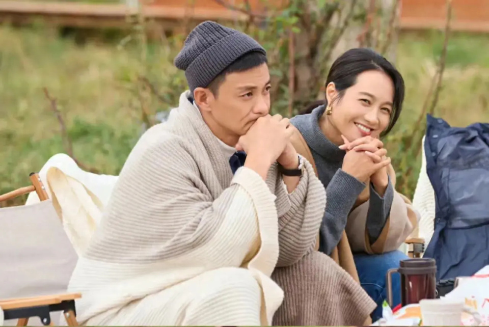 现在周一围母亲身份曝光,家境氛围也曝光,又让人感慨朱丹有眼光.