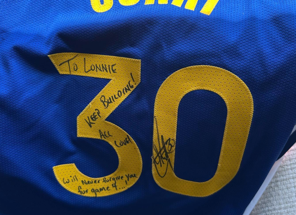 沃克晒库里签名球衣,库里"记仇"称不会原谅沃克g4的表现常规赛期间