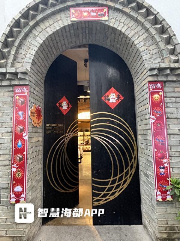 年轻人整活儿了！创意春联书写美好生活！_腾讯新闻